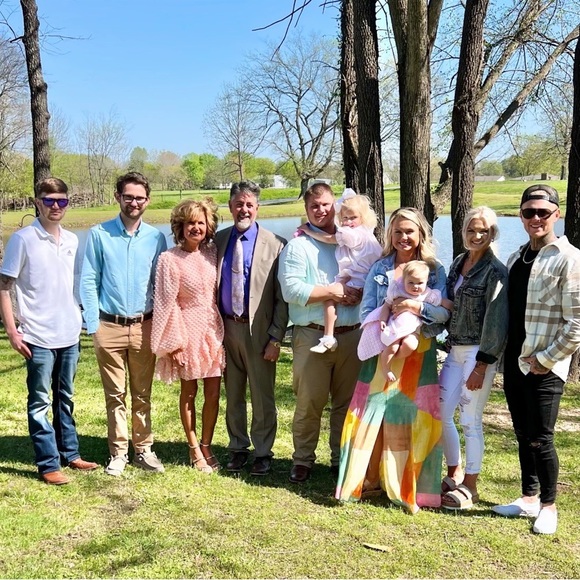 Meet your Posher, Hollie - Picture 2 of 11